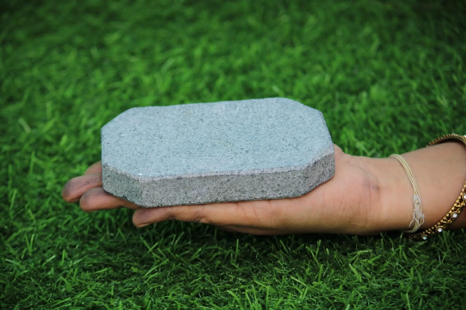 Sandalwood Rubbing Stone 4 Inch | Natural Granite Chandan, Haldi, Manjal, Vasambu Grinding Stone | Traditional Ora Kallu for Herbal, Turmeric & Almond Paste